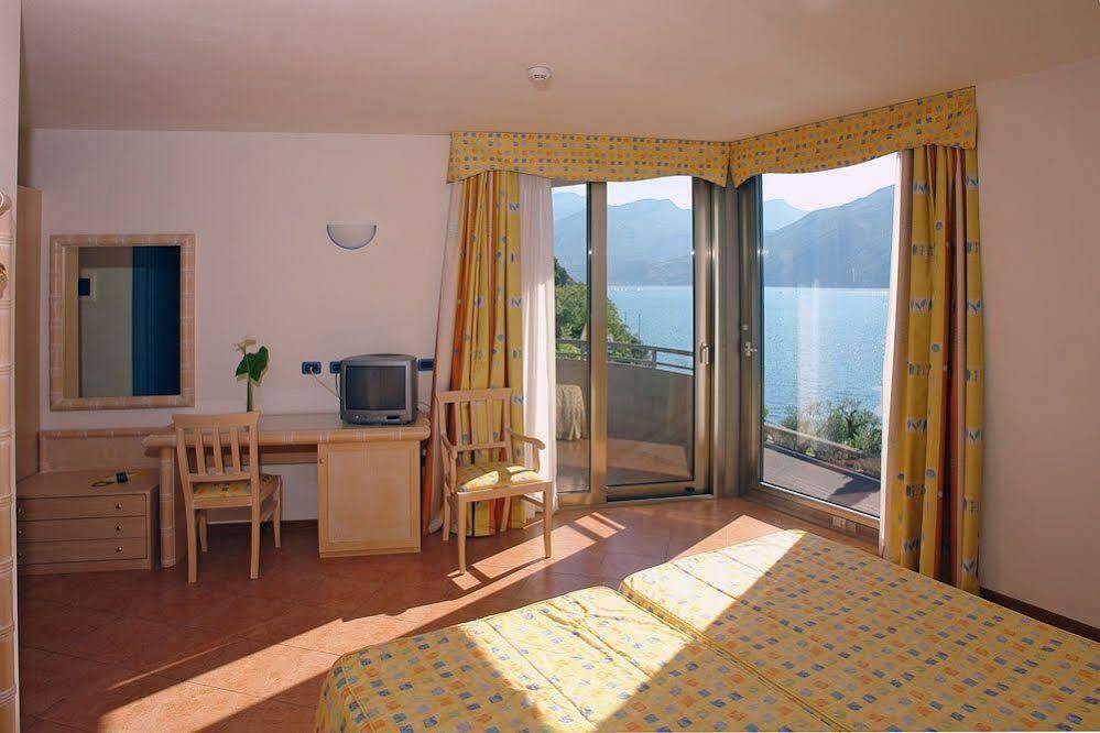 Surf Hotel Pier - Montagnoli Group Limone sul Garda Buitenkant foto
